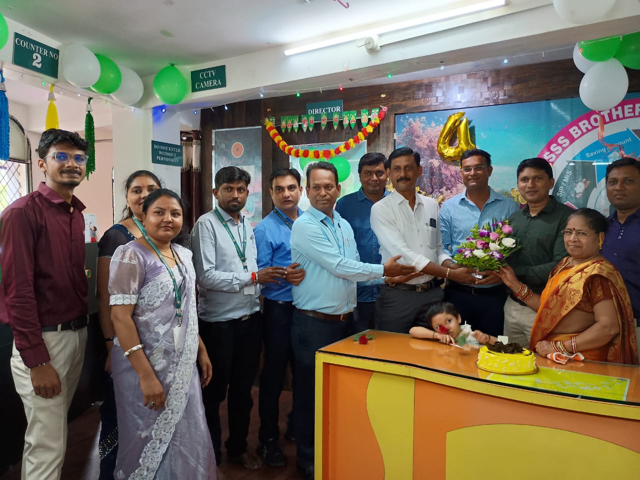 निधी बैंक ने मनाया चौथा स्थापना दिवस, वृद्धाश्रम की महिलाओं का किया सम्मान