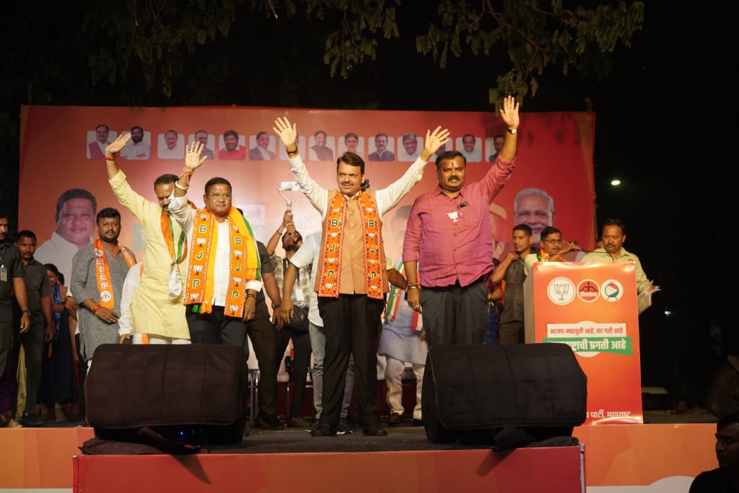 धनशक्ति के खिलाफ जनशक्ति: फडणवीस ने किया मोहन मते के समर्थन में जनसभा का संबोधन