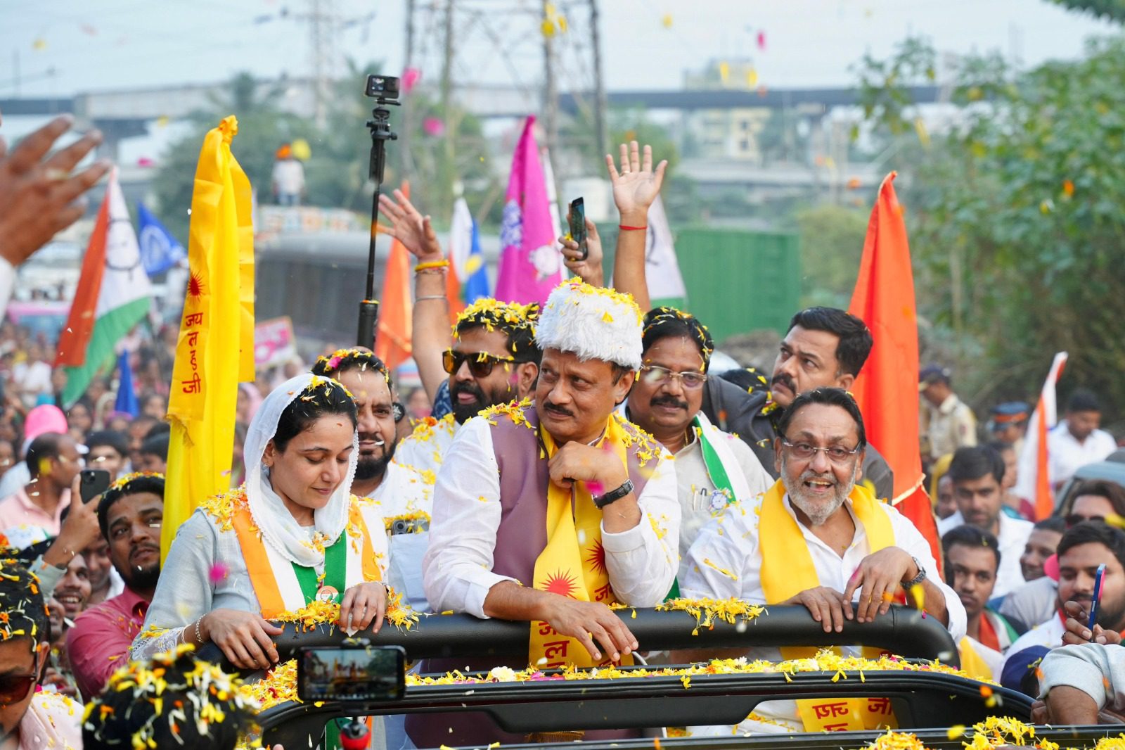 अजित पवार ने अनुषक्ति नगर और मानखुर्द शिवाजी नगर में किया विशाल रोड शो