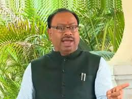 उद्धव ठाकरे पर चंद्रशेखर बावनकुले का हमला: ‘घर में बैठकर राजनीति करने की आदत नहीं छूटी’