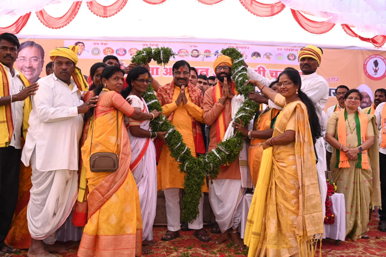 आदिवासी समाज की प्रगति और उत्थान के लिए पूरी ताकत से खड़ा रहूँगा: सुधीर मुनगंटीवार
