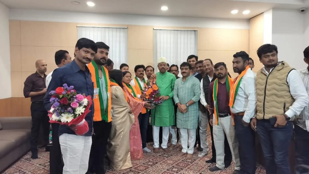 भव्य पक्षप्रवेश समारोह में भाजपा में शामिल हुए कांग्रेस के वरिष्ठ नेता