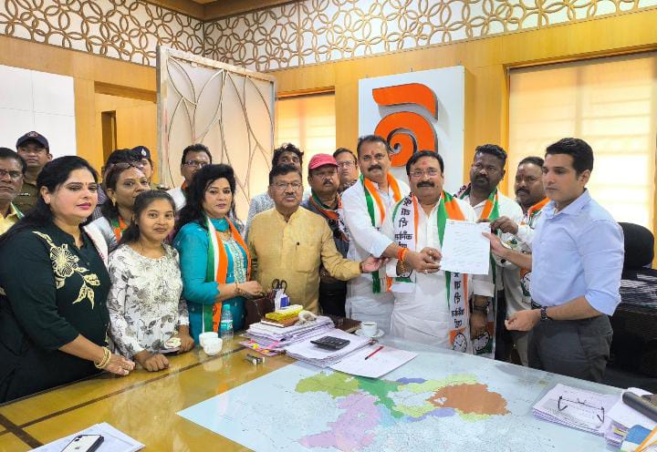उत्तर नागपुर में विकास कार्यों की मांग को लेकर राष्ट्रवादी कांग्रेस पार्टी का नागपुर सुधार प्रन्यास कार्यालय पर भव्य मोर्चा