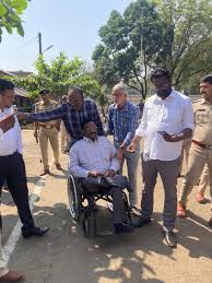 राजनीतिक दुश्मनी के चलते नेत्रहीन दिव्यांग पर हमला, पुलिस पर पक्षपात का आरोप