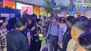 जम्मू से 75 यात्रियों को लेकर मुंबई पहुंची फ्लाइट