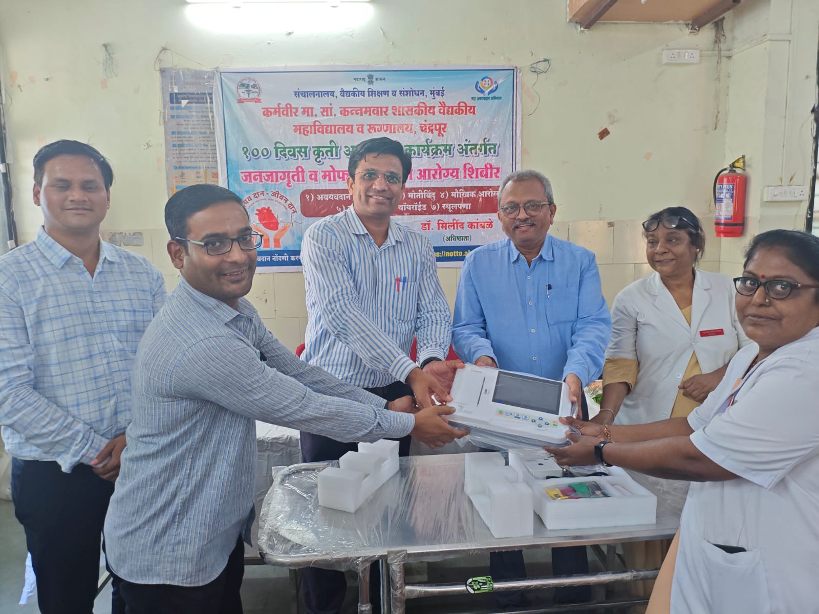 वनविकास महामंडल की ओर से सामान्य अस्पताल को चिकित्सा उपकरण भेंट
