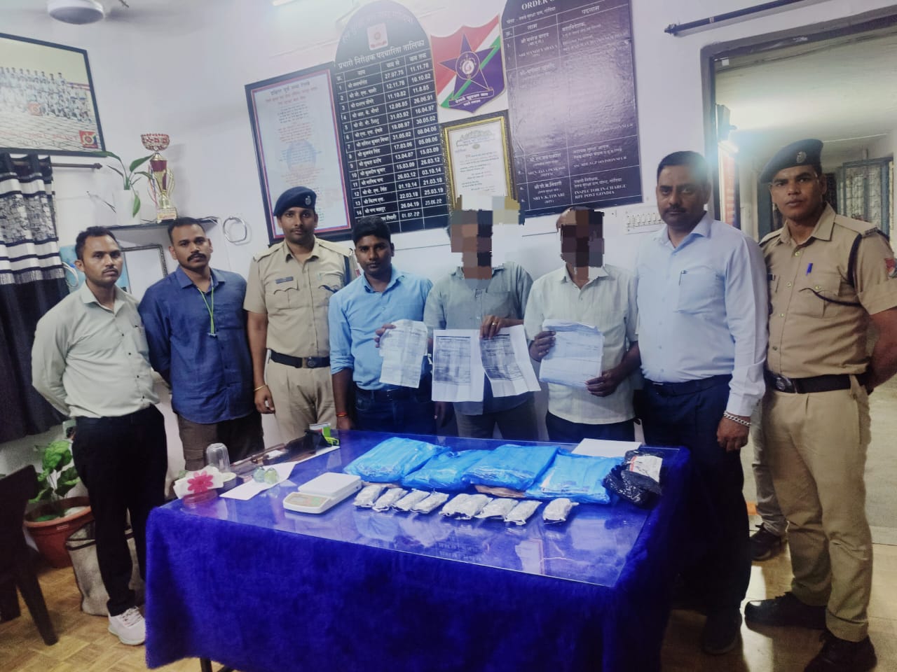 गोंदिया रेलवे स्टेशन पर पकड़े गए दो व्यक्ति, 10.368 किलोग्राम चांदी के आभूषण के साथ – आरपीएफ की बड़ी कार्रवाई