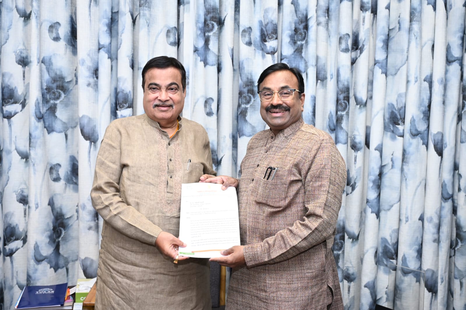 विधायक सुधीर मुनगंटीवार ने बल्लारपुर विधानसभा क्षेत्र के विकास कार्यों के लिए की केंद्रीय मंत्री नितिन गडकरी से मुलाकात