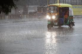 मुंबई समेत पूरे महाराष्ट्र में भारी बारिश, कोंकण में भूस्खलन